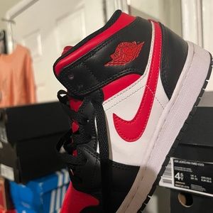Air 1 Jordan size 4.5Youth